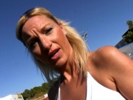 Vidéo porno mobile : This cute mom gonna be assfucked